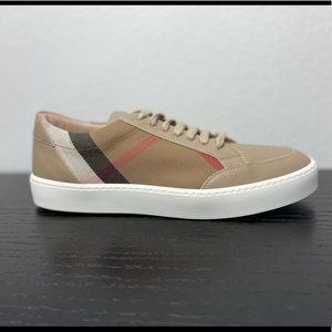 NWOT, Burberry Salmond House Check Nude Women’s  Sneakers Size 39 Or 9US.